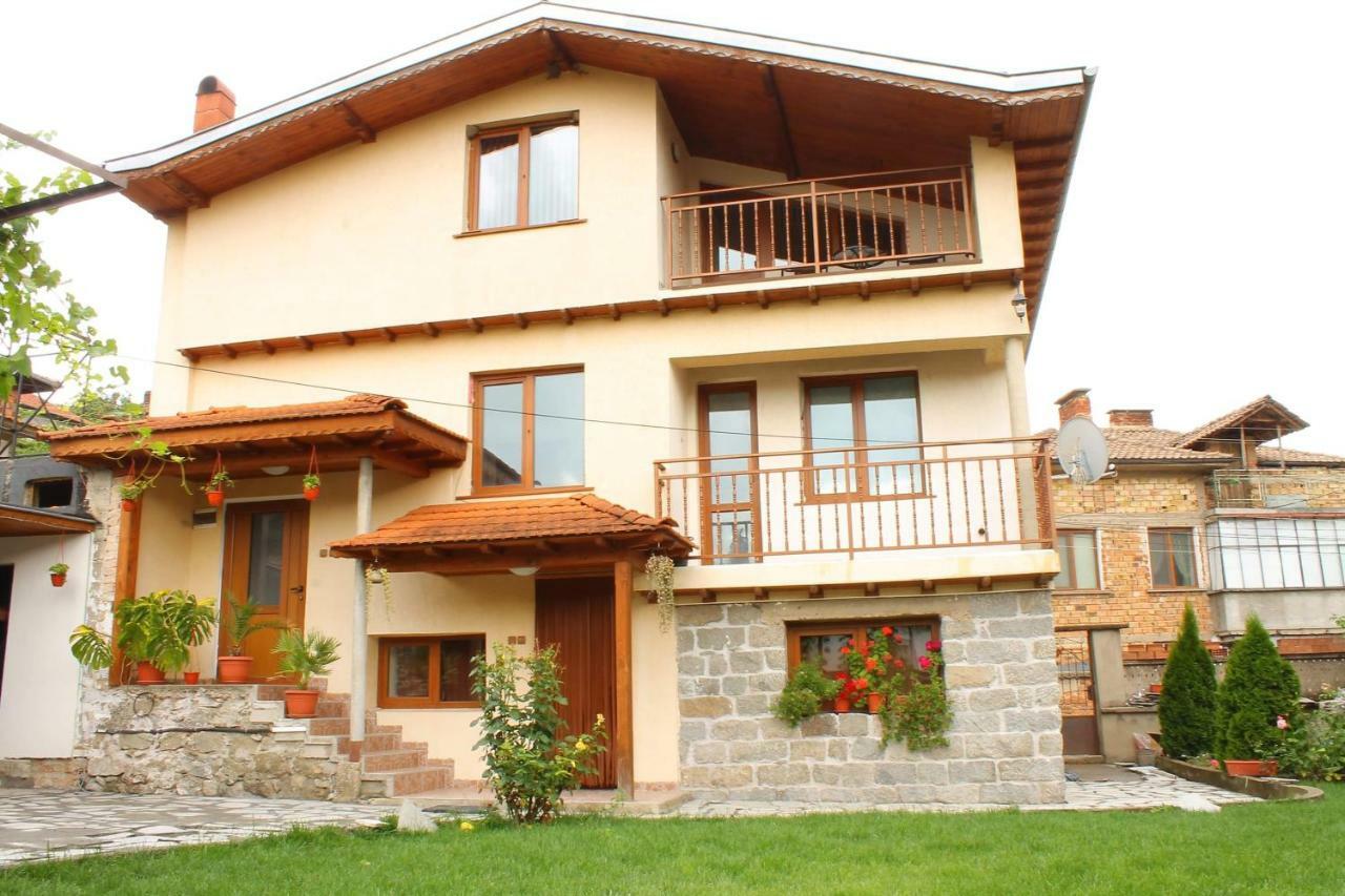 Стаи За Гости Диневи Kalofer Esterno foto